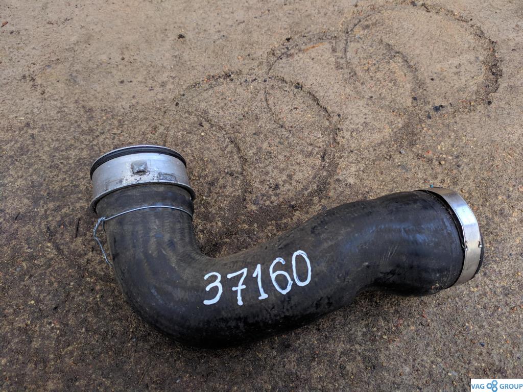 патрубок (трубопровод, шланг) Volkswagen Golf 5 поколение 2007, 2.0 л., TFSI, бензин, хетчбэк 5 дв., 1K0145834N, 1K0145834H, 1K0145834AM, BPY, AXX, BWA, 1K0145762DK, 1K0145762EJ, 1K0145762FM, 1K0145762FN, 1K0145762HP, 1K0145762HR - фото №1