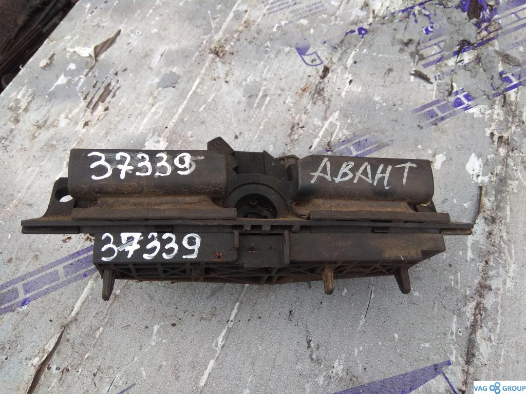 замок багажника Audi A6 4B/C5 2000, 2.5 л., TDi, дизель, седан, 4B0827565F, 4B0827565J, 4B0827565G, 8D9827565C, 8D9827565D, . - фото №1