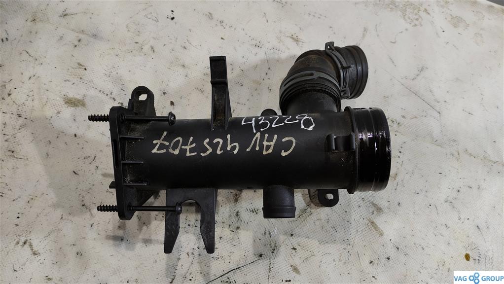 патрубок (трубопровод, шланг) Volkswagen Passat B7 2013, 1.4 л., TSI, бензин, седан, BLG, BMY, 03C129617G, CAVD, CTHA, CTHE, CAVE, . - фото №1