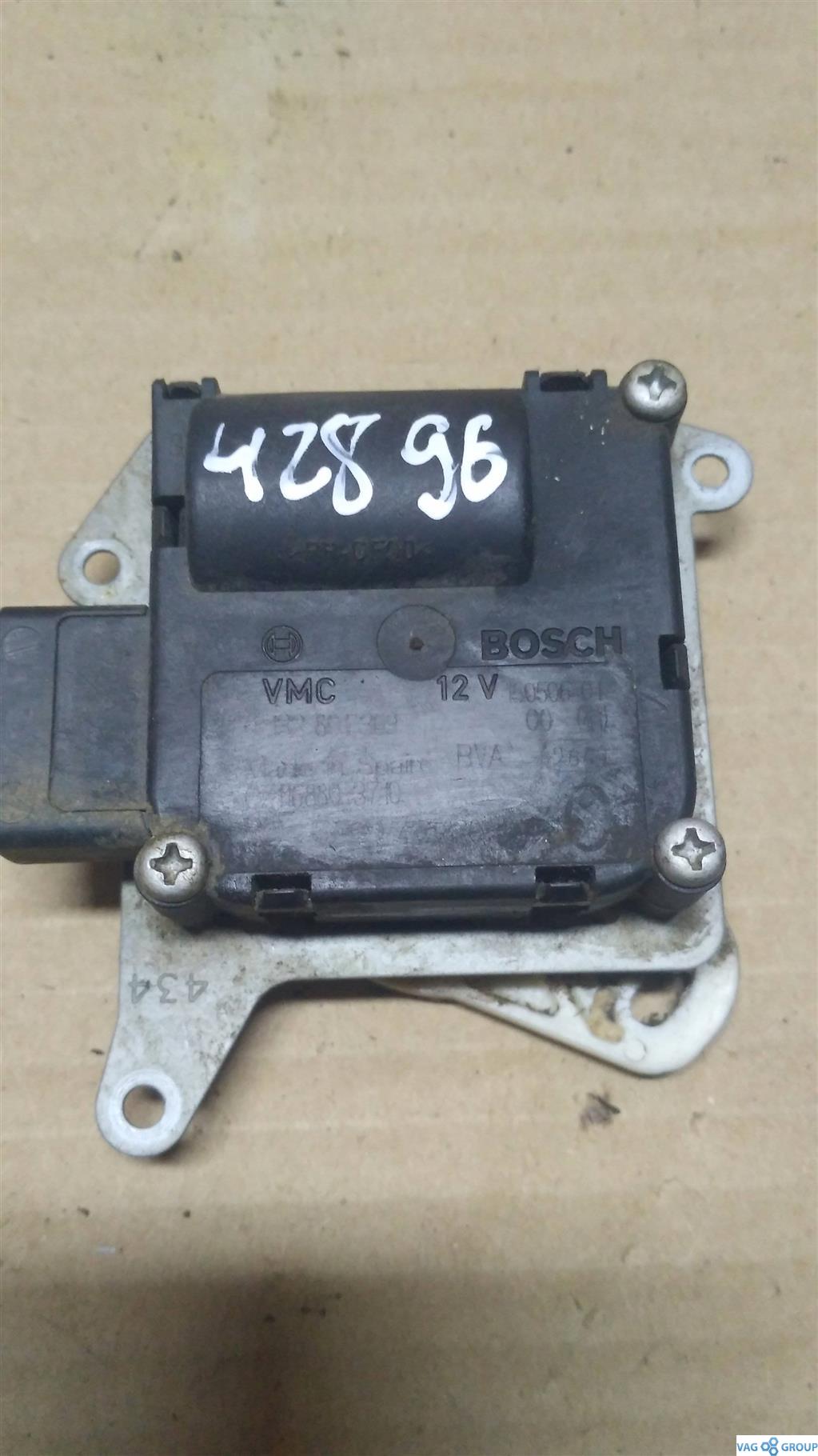моторчик заслонки печки Audi A6 4F/C6 2006, 3.2 л., бензин, седан, 0132801369, 4F0820511B, . - фото №1