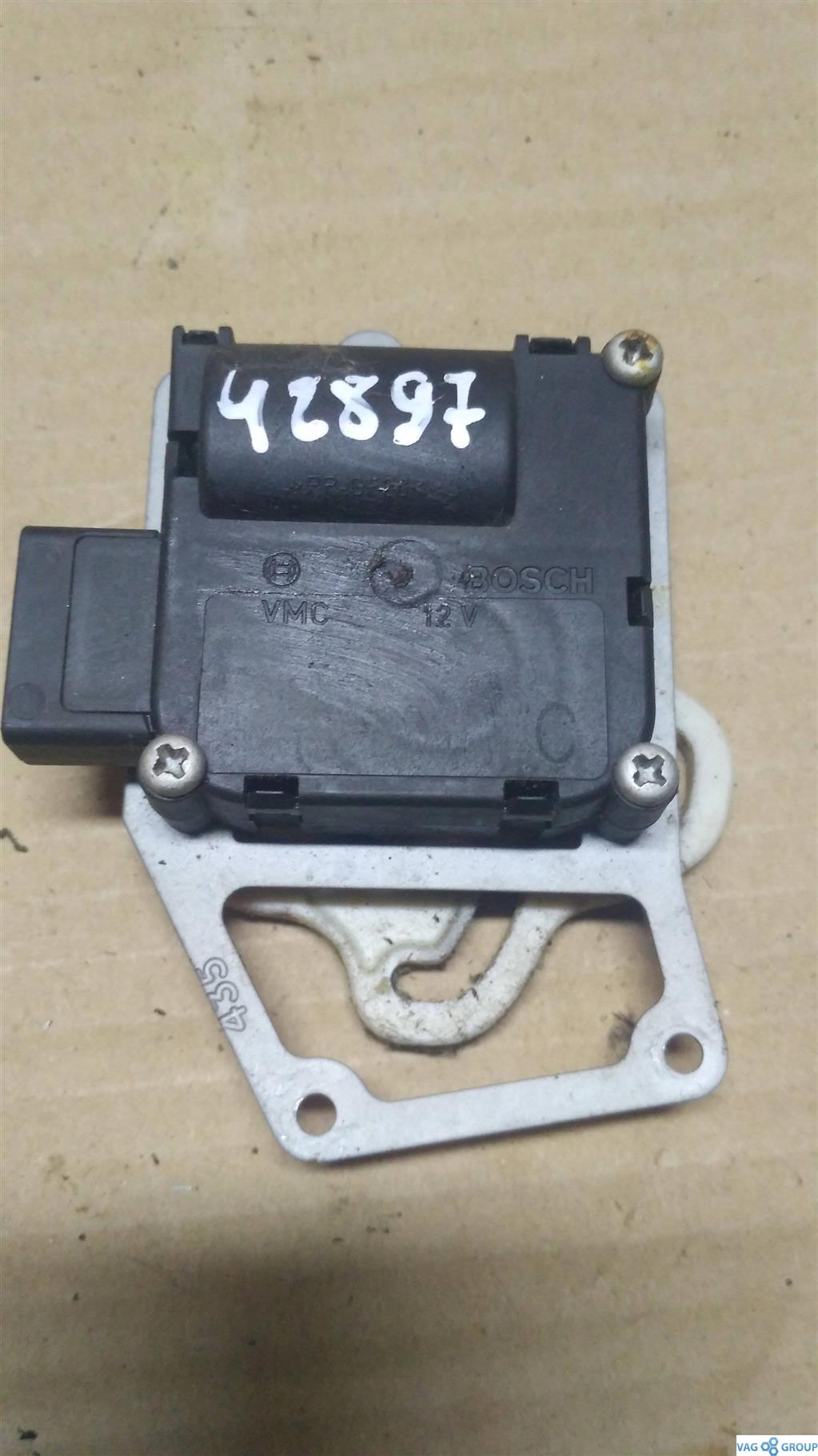 моторчик заслонки печки Audi A6 4F/C6 2006, 3.2 л., бензин, седан, 0132801369, 4F0820511B, . - фото №1