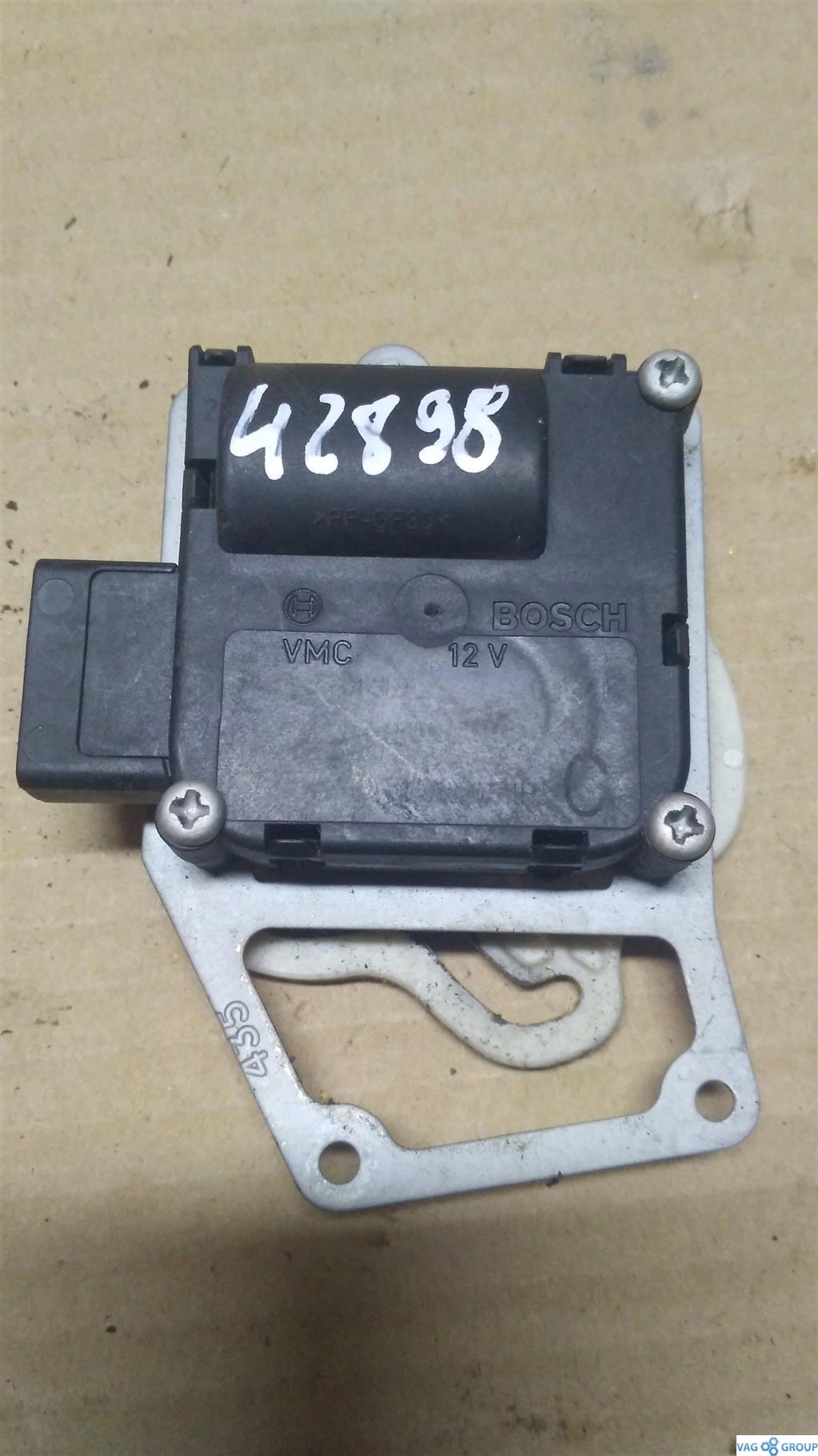 моторчик заслонки печки Audi A6 4F/C6 2006, 3.2 л., бензин, седан, 0132801369, 4F0820511B, . - фото №1