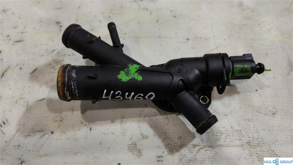 фланец (тройник) системы охлаждения Volkswagen Tiguan 1 поколение 2009, 2.0 л., TDi, дизель, внедорожник 5 дв., 03L121131AA, CAY, CFH, CLC, 03L121132AA, . - фото №1