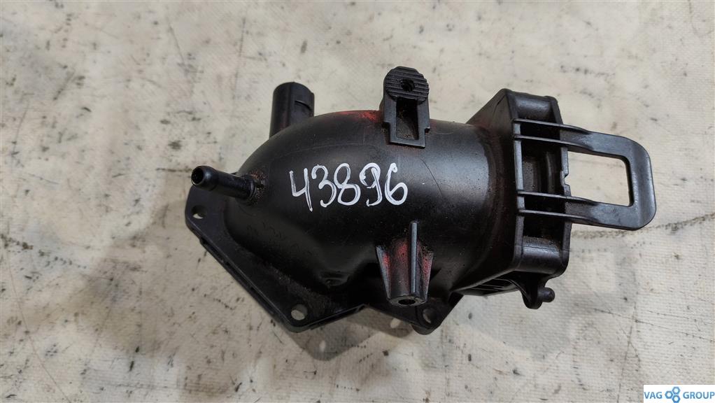 патрубок (трубопровод, шланг) Volkswagen Golf 6 поколение 2010, 1.4 л., TSI, бензин, хетчбэк 5 дв., 03C129721B, 03C129721D, CTHD, CAVD, CNWA, CTKA - фото №1