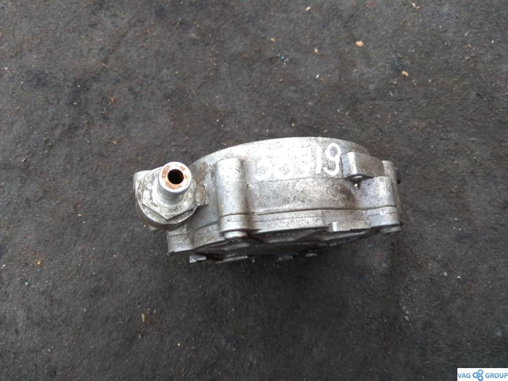 насос вакуумный Audi A6 4G/C7 2013, 2.0 л., TDi, дизель, седан, 03L145100F, 03L145100, CBAA, CBAB, CBDC, CLCA, CFF, CFG, CGLC, CMGB, CFJA, CJAA, CFHC, CBDA, CAYD, CAYE, CEGA, CLJA, CLLB, CJCA - фото №1