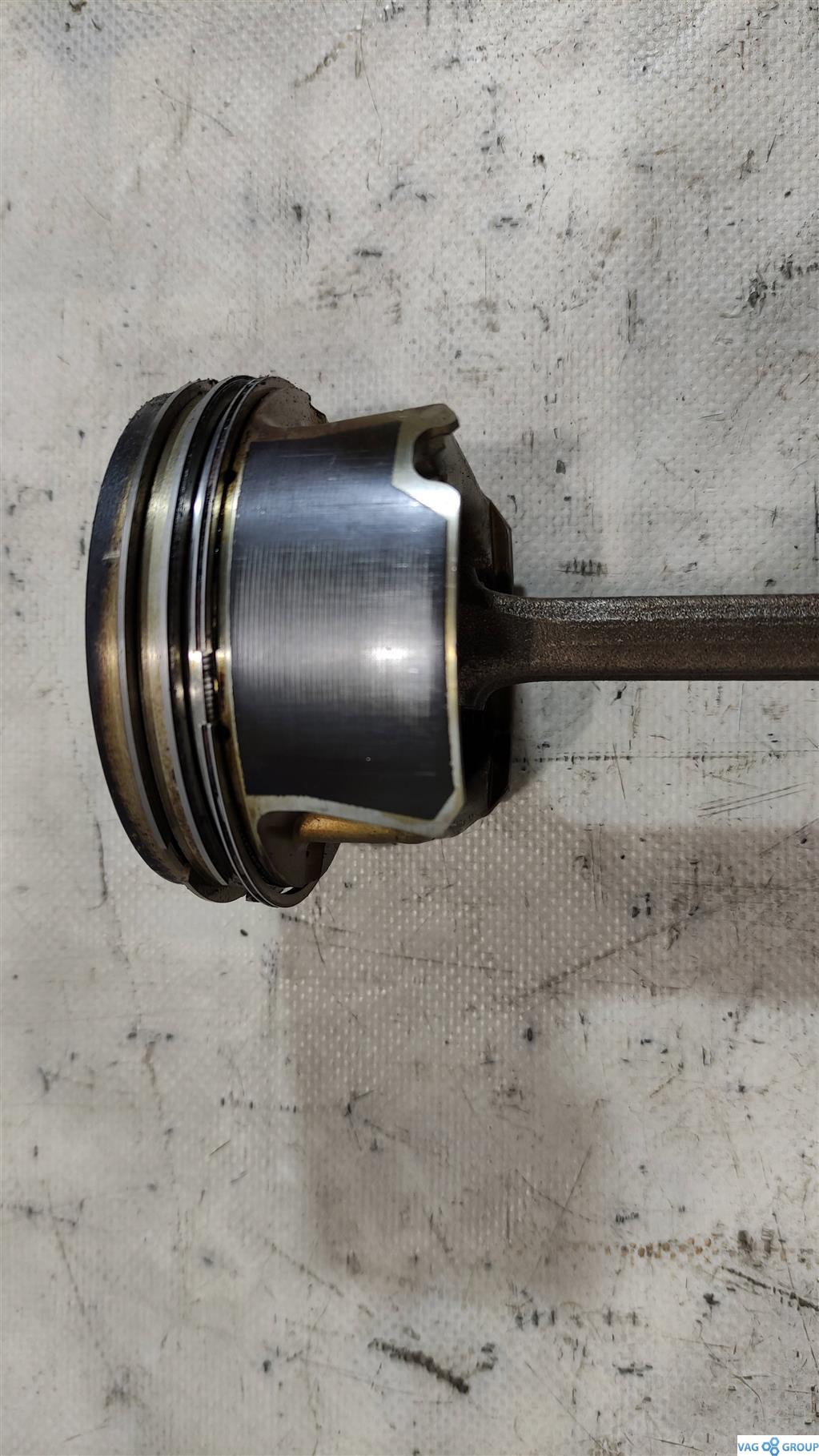 поршень Volkswagen Passat B6 2006, 2.0 л., бензин, седан, BPG, BPY, 06D107066AB, BPJ, BWE, AXX, BWA, BWT, CDL, BGB, BUL, BYK, CDLA, CDLC - фото №1