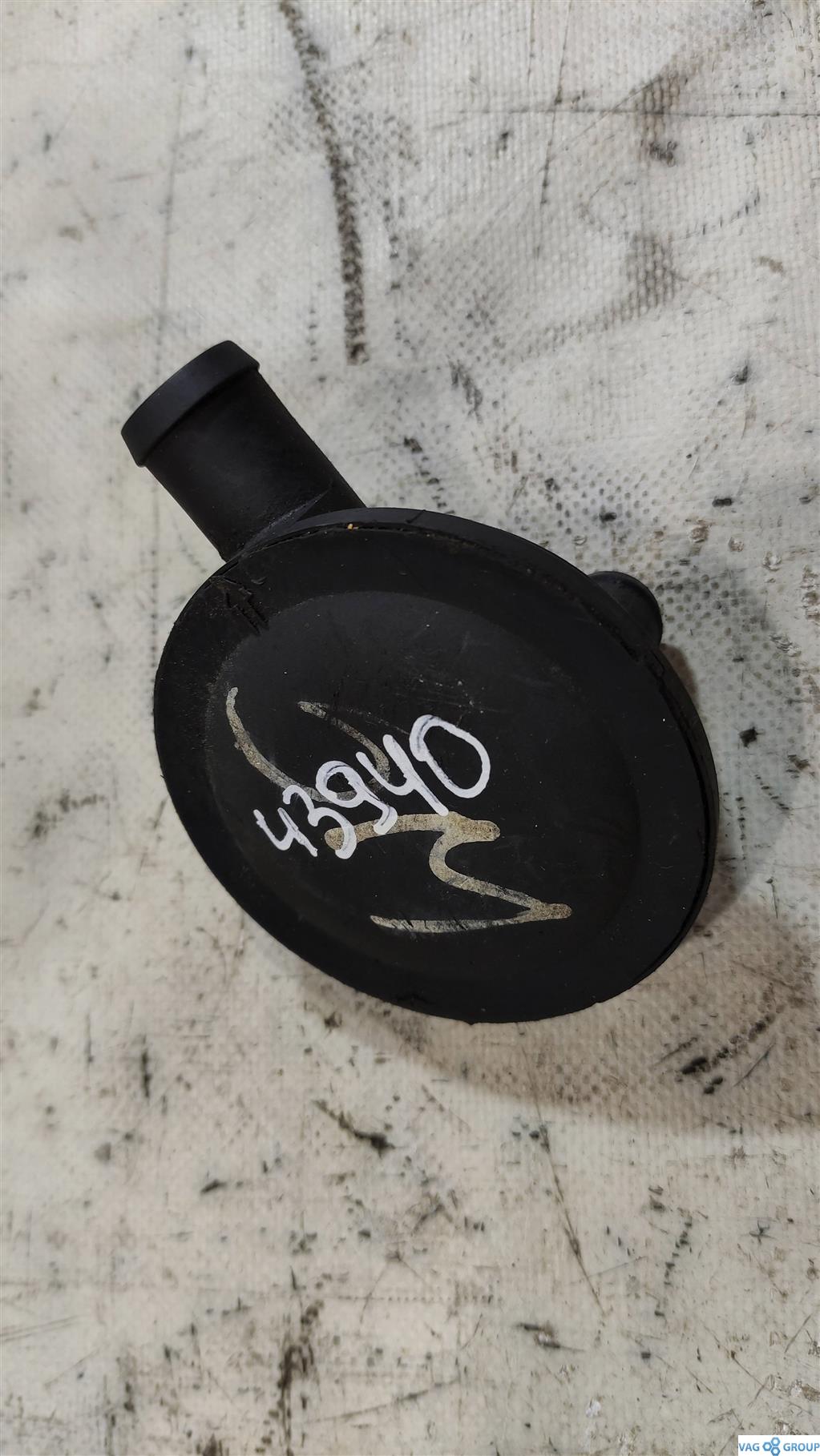 маслоотделитель (сапун) Audi A3 8L 1999, дизель, хетчбэк 5 дв., 028129101E, . - фото №1