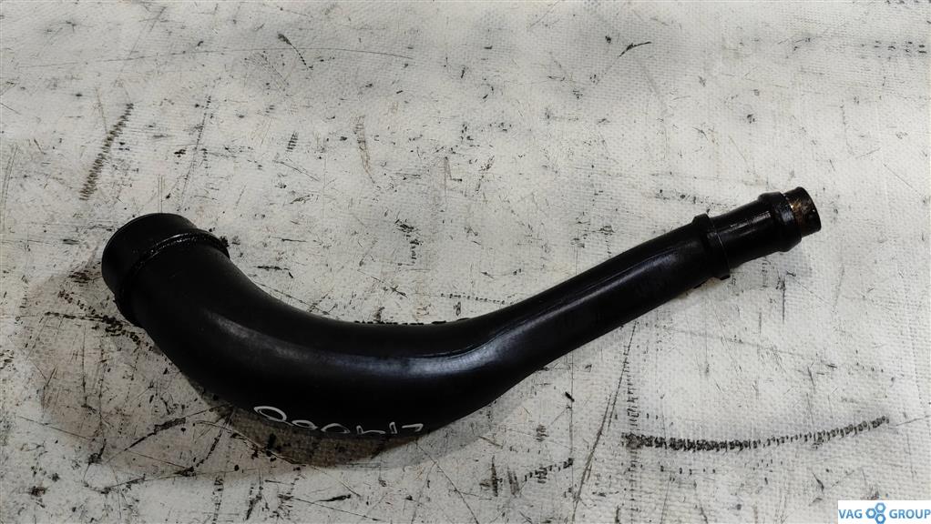 патрубок (трубопровод, шланг) Volkswagen Golf 4 поколение 2001, 1.8 л., бензин, хетчбэк 5 дв., AUM, 06A103213, AGU, AUQ, ARX, . - фото №1