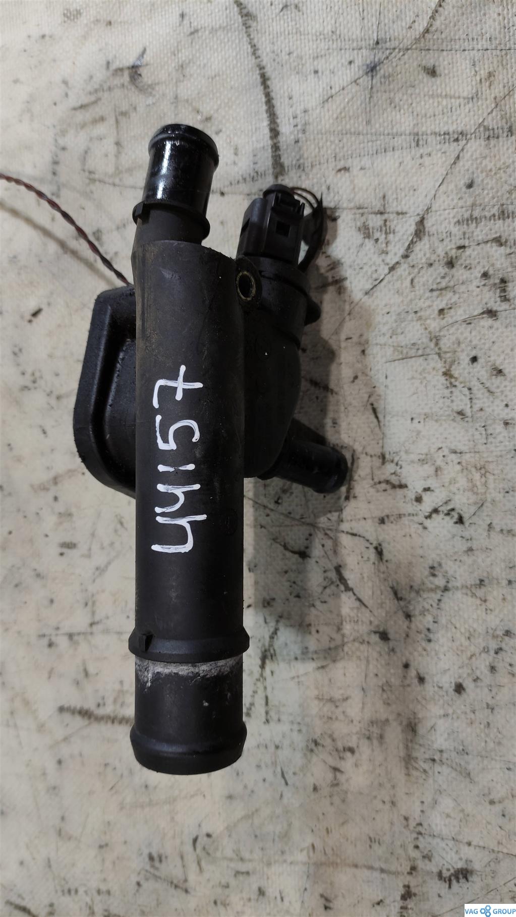 фланец (тройник) системы охлаждения Skoda Superb 1 поколение 2005, 1.9 л., TDi, дизель, седан, 038121132D, BKE, BRB, . - фото №1