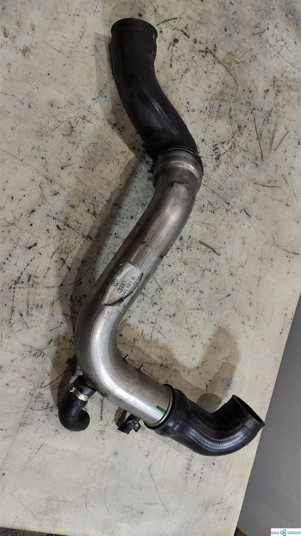 патрубок (трубопровод, шланг) Skoda Octavia 2 поколение (A5) 2005, 1.8 л., бензин, хетчбэк 5 дв., 06A145832C, AUM, 06A145681B, AGU, AUQ, ARX, BJX, BBU, 06A145790A - фото №1