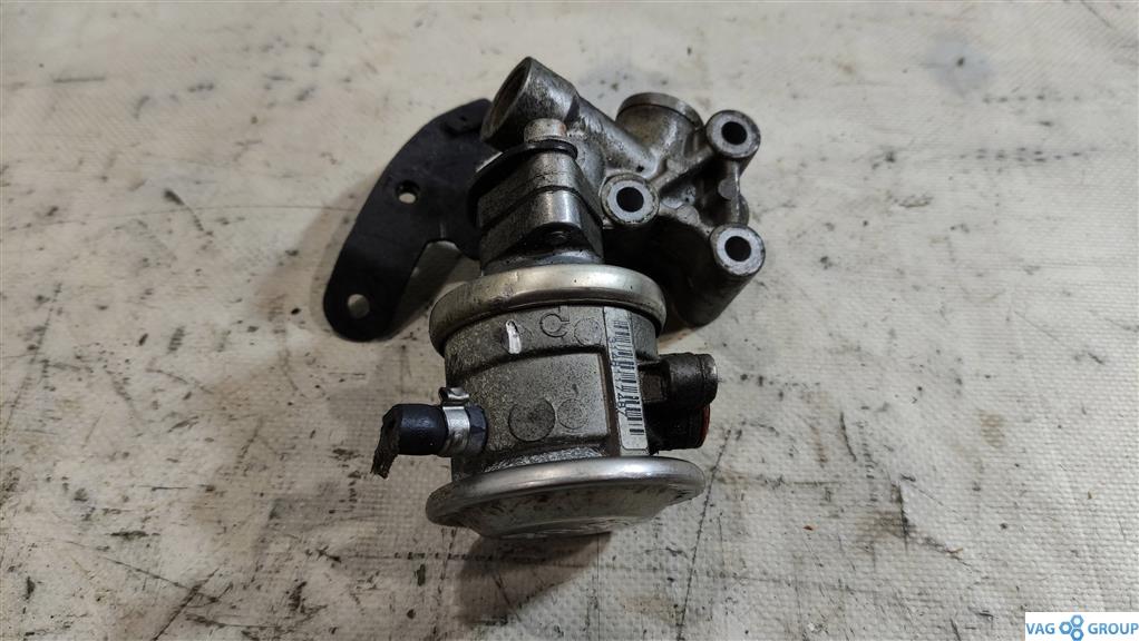 клапан EGR Volkswagen Golf 4 поколение 2001, 1.8 л., бензин, хетчбэк 5 дв., AUM, 06A131102A, AUQ, . - фото №1