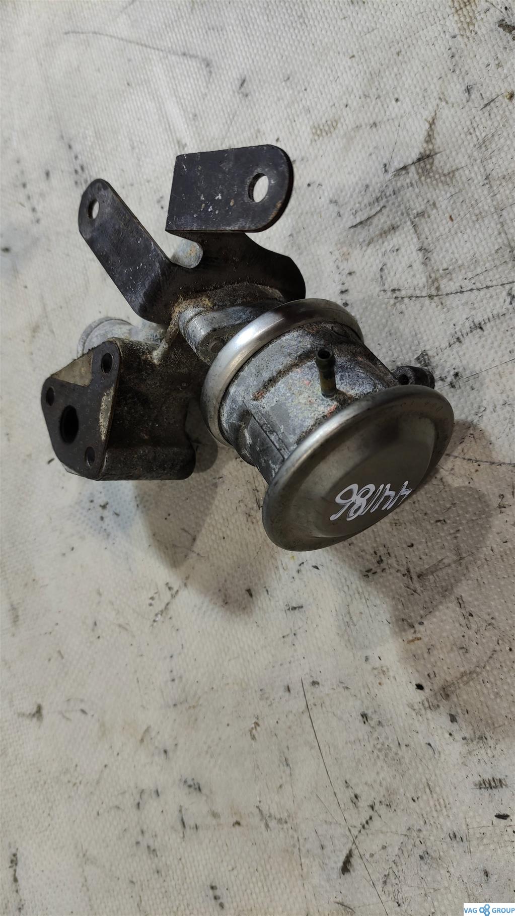 клапан EGR Volkswagen Golf 4 поколение 2001, 2.0 л., бензин, хетчбэк 5 дв., 06A131229, AQY, AZH, APF, 022131101F, 06A131229C - фото №1