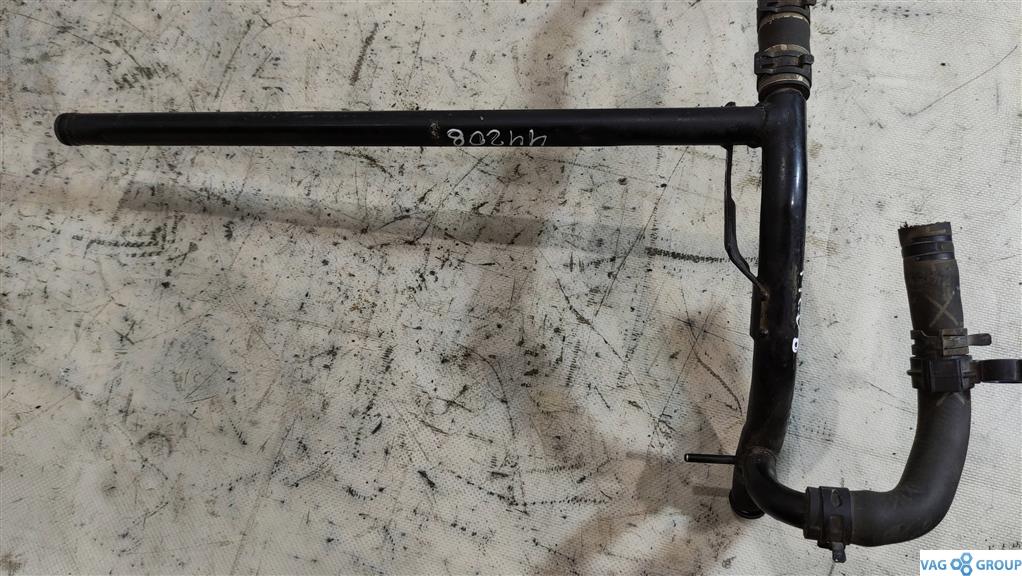 трубка охлаждающей жидкости Volkswagen Touareg 1 поколение 2003, 4.2 л., бензин, внедорожник 5 дв., AXQ, 077121065AC, . - фото №1
