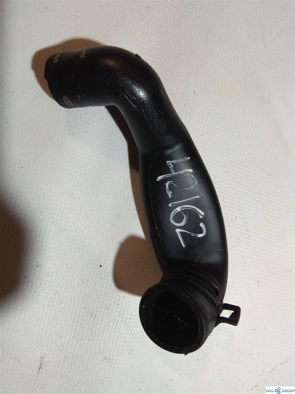 патрубок вентиляции картера Volkswagen Golf 4 поколение 2002, 2.0 л., бензин, хетчбэк 5 дв., AVU, AUM, 06A133240C, AQY, AGU, AUQ, AEH, AKL, AZH, APK, AZG, AZJ, BAD, BFQ, . - фото №1