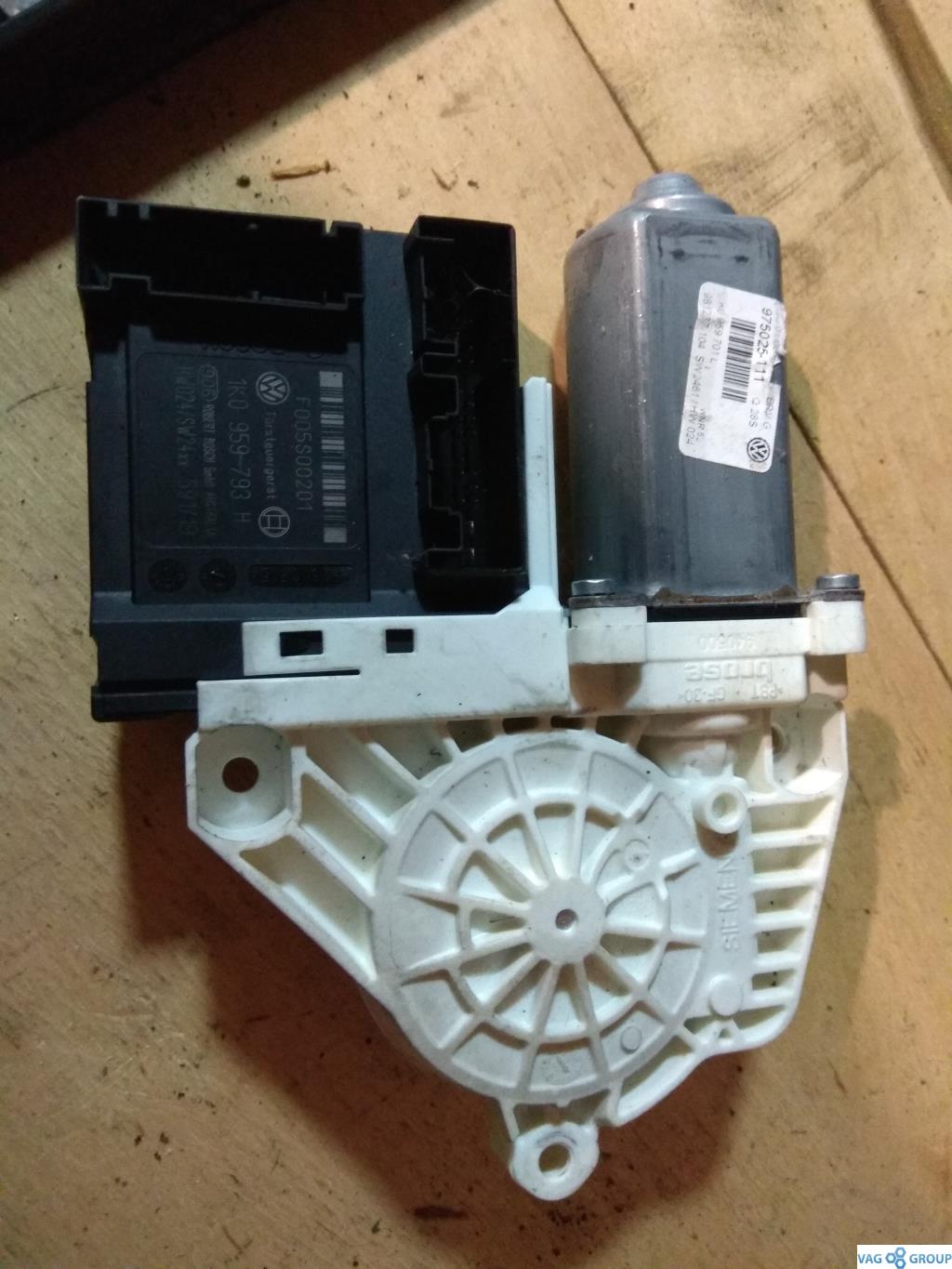 моторчик стеклоподъемника задний левый Volkswagen Jetta 5 поколение 2006, 2.0 л., TDi, дизель, седан, 1K0959703AD, . - фото №1