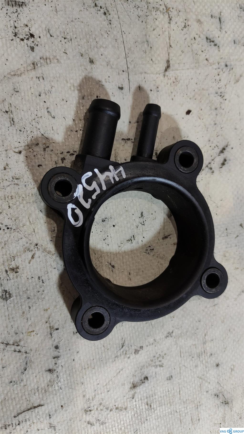 фланец (тройник) системы охлаждения Volkswagen Polo 4 поколение 2003, 1.2 л., бензин, хетчбэк 5 дв., 03D133255A, AWY, . - фото №1