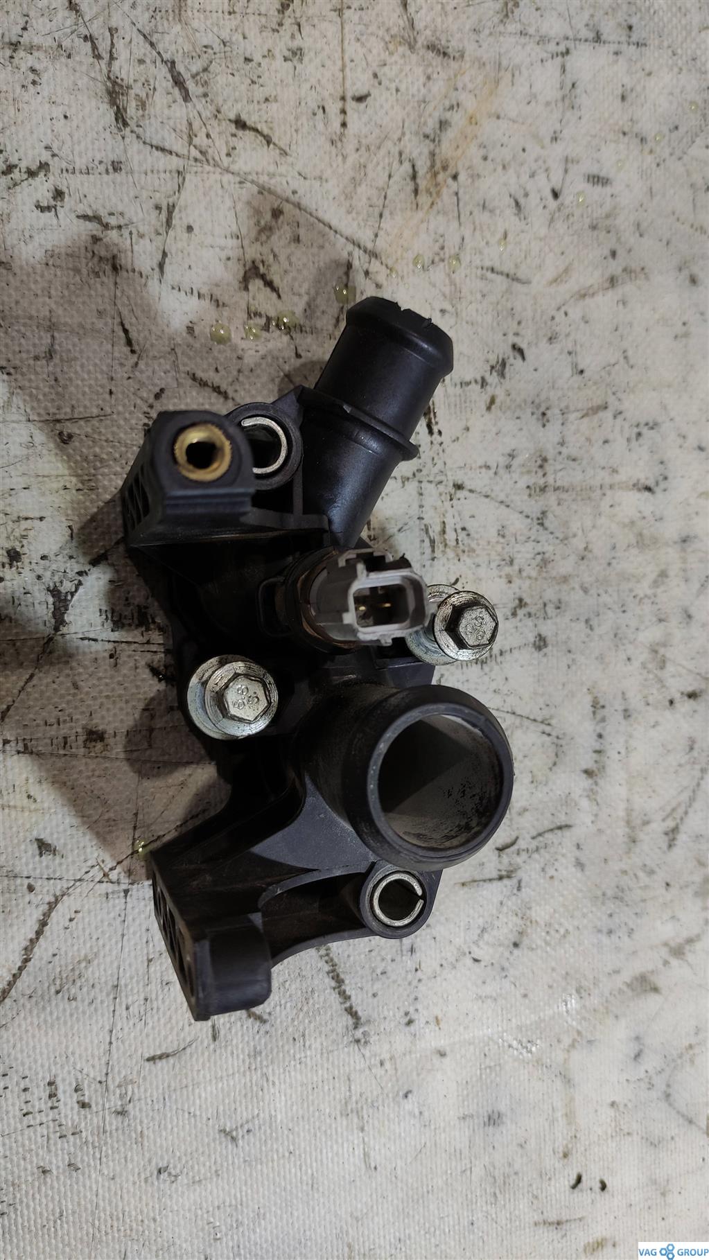 фланец (тройник) системы охлаждения Ford C-Max 2 поколение 2013, 1.6 л., бензин, минивэн, PNDA, 7M5G8K556AC, . - фото №1