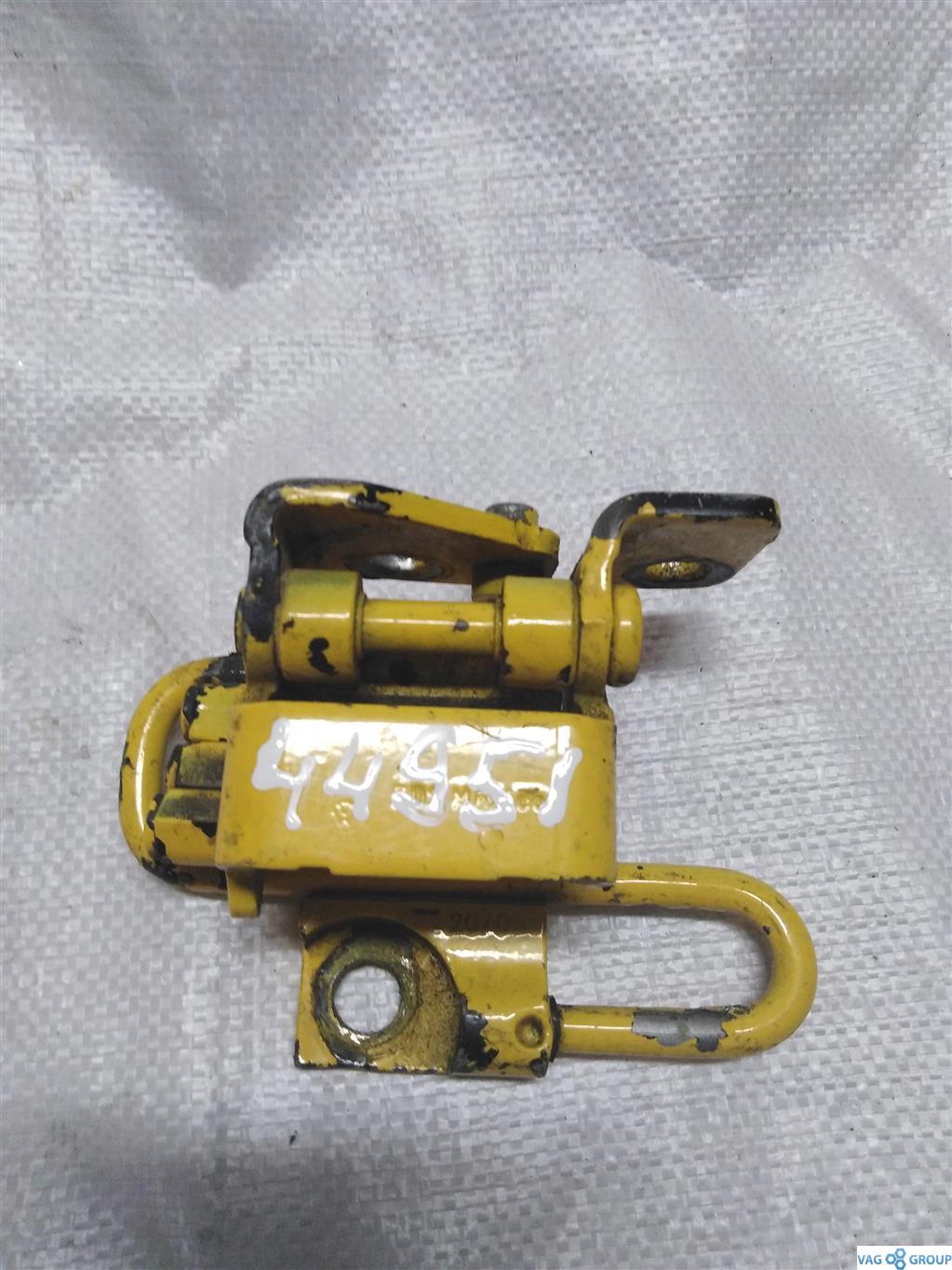 петля двери Volkswagen Golf 5 поколение 2007, 1.9 л., TDi, дизель, хетчбэк 5 дв., 1K0831412M, 1K0831412Q, 1K0831412K, 1K0831412P, . - фото №1