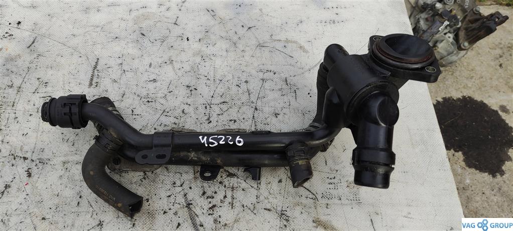 трубка охлаждающей жидкости Audi A4 B7 2006, 2.0 л., бензин, седан, 06D121111G, BPJ, BWE, 06D121065L, 06D121065J, BGB, BUL, BYK - фото №1