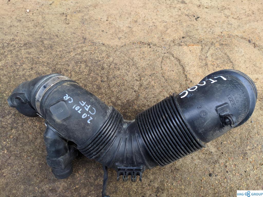 патрубок (трубопровод, шланг) Volkswagen Golf 5 поколение 2007, 2.0 л., TDi, дизель, хетчбэк 5 дв., 3C0129654AH, 3C0129654Q, . - фото №1