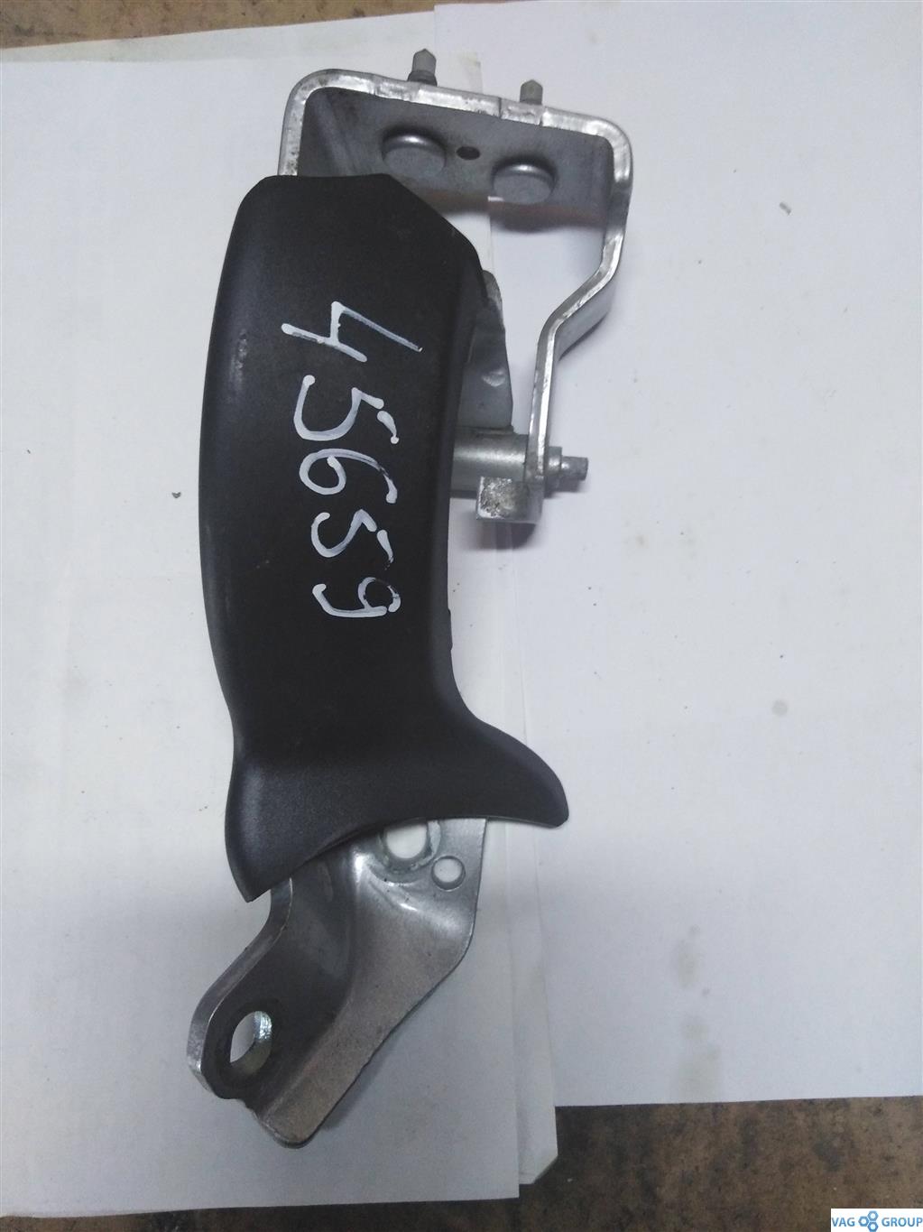 петля крышки багажника Audi A6 4F/C6 2006, 2.0 л., бензин, универсал, 4F9827300D, . - фото №1