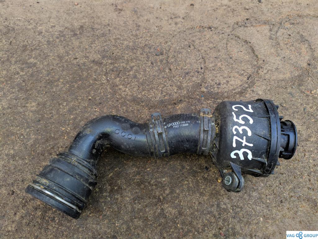 патрубок (трубопровод, шланг) Volkswagen Golf 6 поколение 2010, 2.0 л., TFSI, бензин, хетчбэк 5 дв., 1K0145700A, CCTA, 1K0145762AS - фото №1