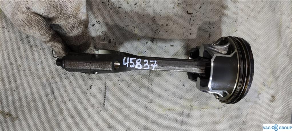 поршень Volkswagen Passat B7 2013, 1.8 л., TFSI, бензин, седан, CPR, 06L107103E, CXB, 06L107065B - фото №1