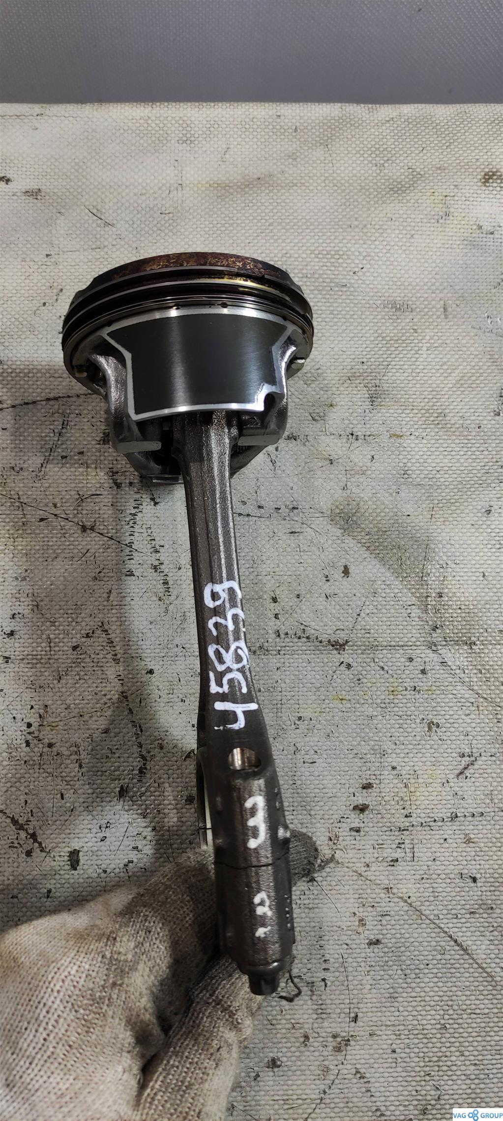 поршень Volkswagen Passat B7 2013, 1.8 л., TFSI, бензин, седан, CPR, 06L107103E, CXB, 06L107065B - фото №1