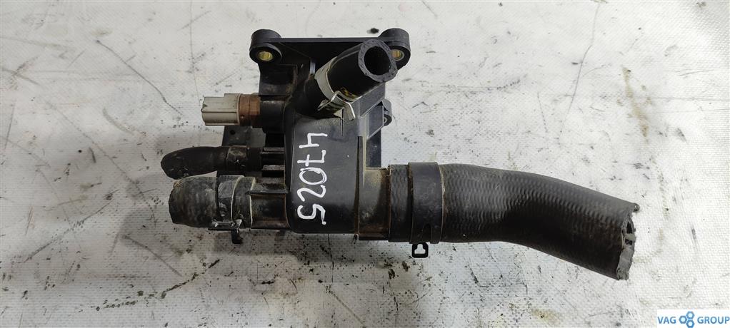 фланец (тройник) системы охлаждения Mazda 3 BK 2005, 2.0 л., бензин, седан, 4M5G9A500, LF941517Z, K5T46597, LF2.0 - фото №1