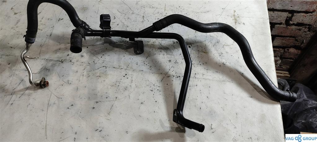 трубка охлаждающей жидкости Volkswagen Passat B6 2009, 1.4 л., бензин, седан, BLG, BMY, CAV, CTH, 03C121070M, CAXA, BLF, CNW, CTK, CFBA, . - фото №1