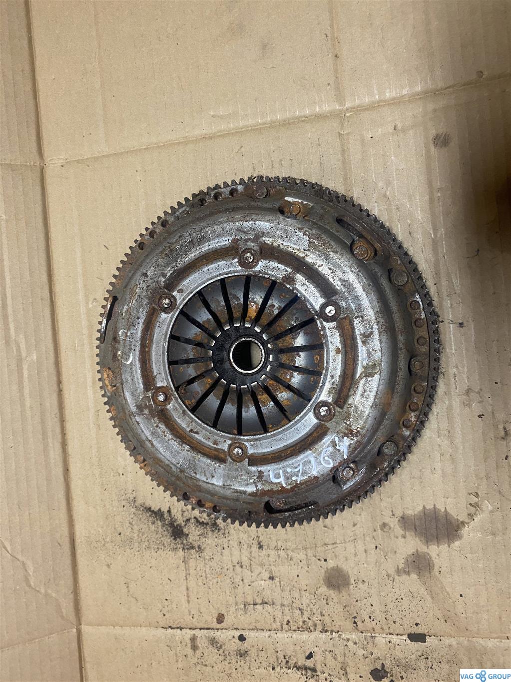 маховик Skoda Rapid 1 поколение 2014, 1.2 л., бензин, хетчбэк 5 дв., CBZ, 036105273, 04E141026, 04E141031C - фото №1