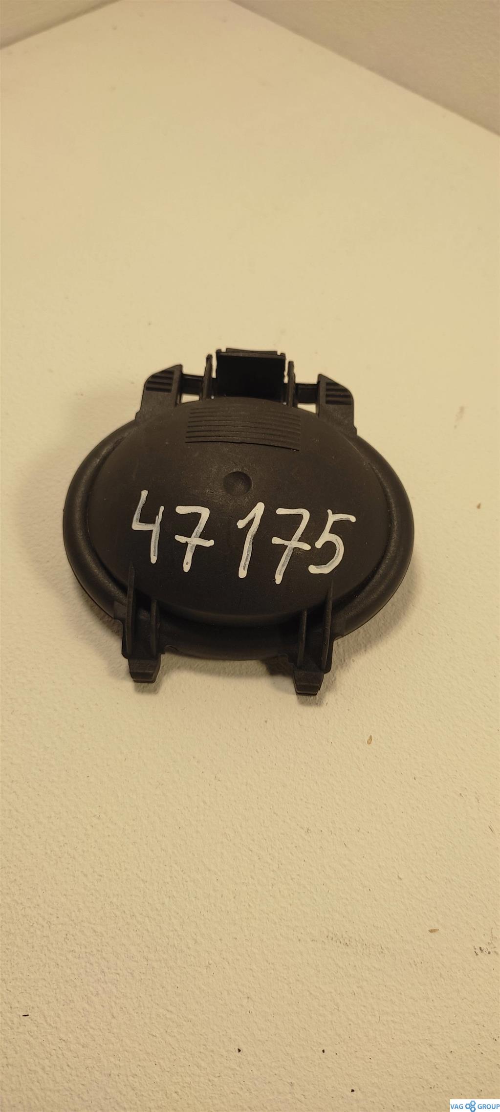 крышка фары Audi A4 B7 2006, 2.0 л., бензин, седан, 1305219099, 1305210999, 1305219068, A2038200149, . - фото №1