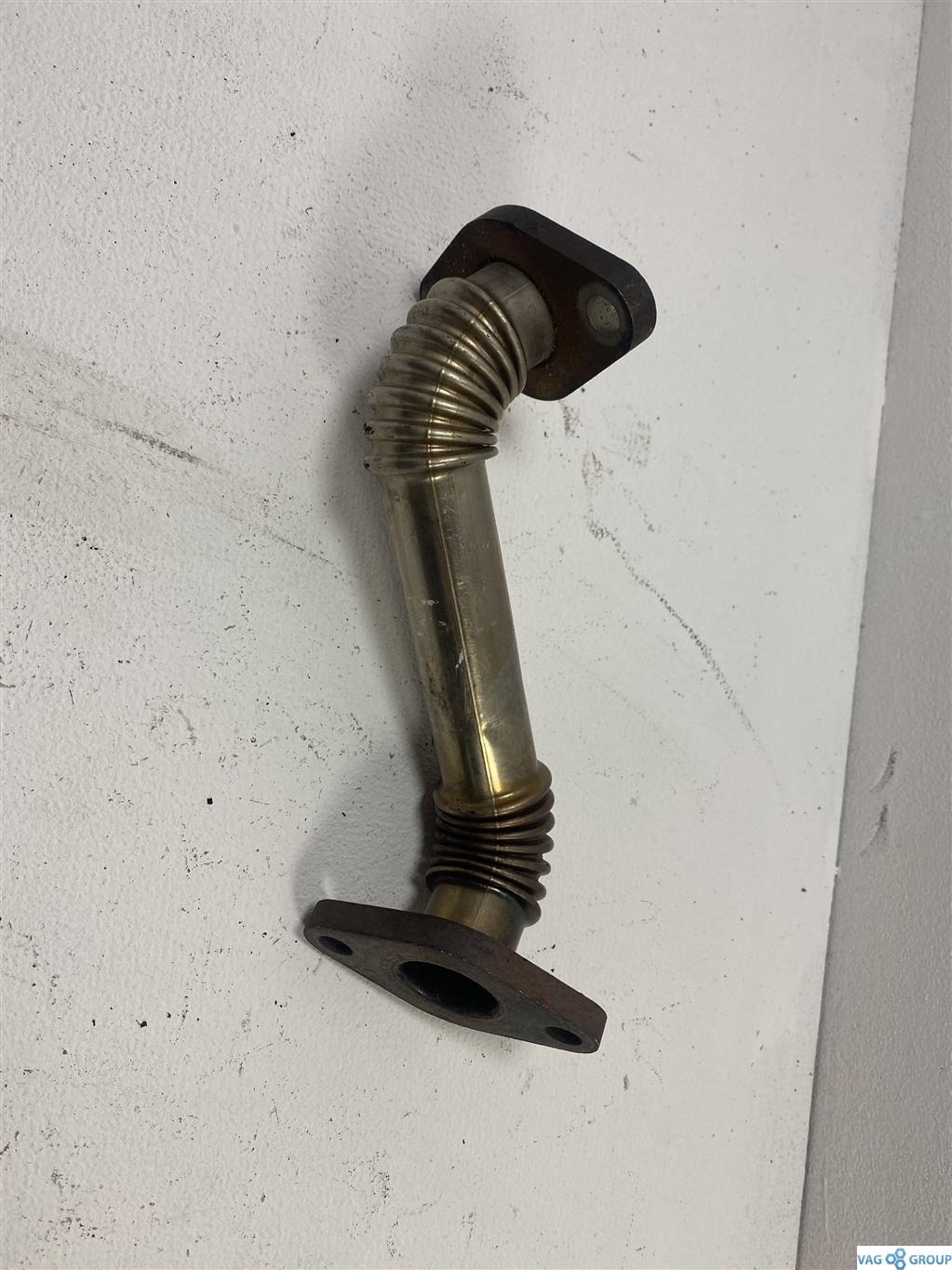 трубка системы рециркуляции EGR Volkswagen Polo 4 поколение 2003, 1.4 л., TDi, дизель, хетчбэк 5 дв., 045131521, AMF, . - фото №1