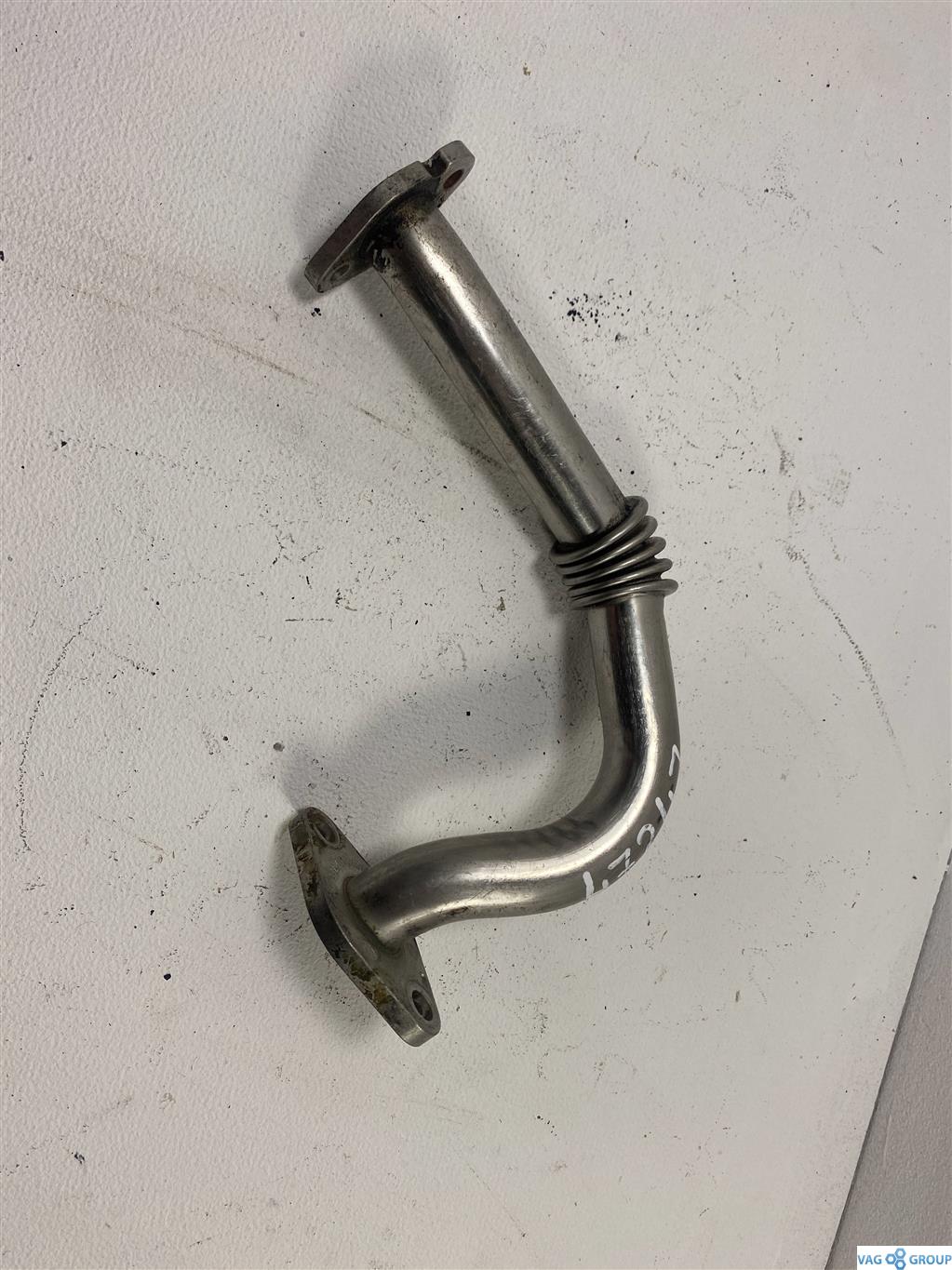 трубка системы рециркуляции EGR Volkswagen Amarok 1 поколение 2013, 2.0 л., TDi, дизель, пикап, CNE, CSH, CNF, 03L131521AR, . - фото №1