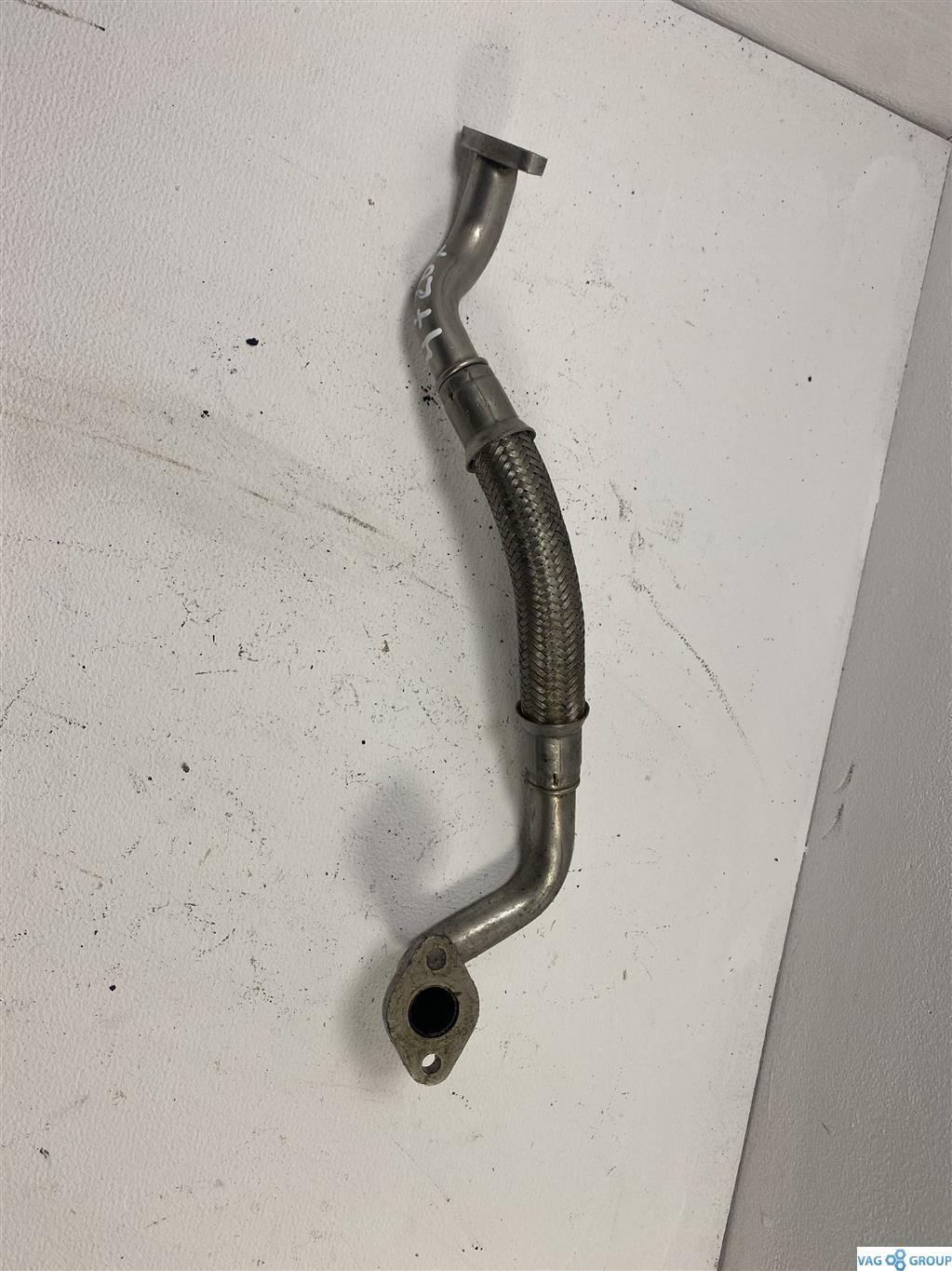 масляная трубка турбины Volkswagen Passat B6 2007, 2.0 л., бензин, седан, BPY, 06F145735D, AXX, BWA, BZC, BYD, BHZ, . - фото №1