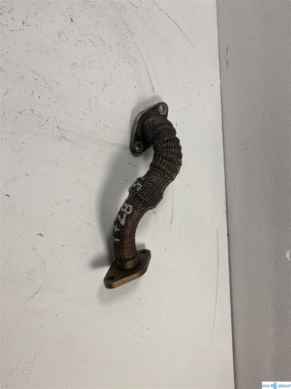 трубка системы рециркуляции EGR Volkswagen Passat B5 1998, 1.9 л., TDi, дизель, седан, AFN, 028131521P, AHH, AVG, . - фото №1