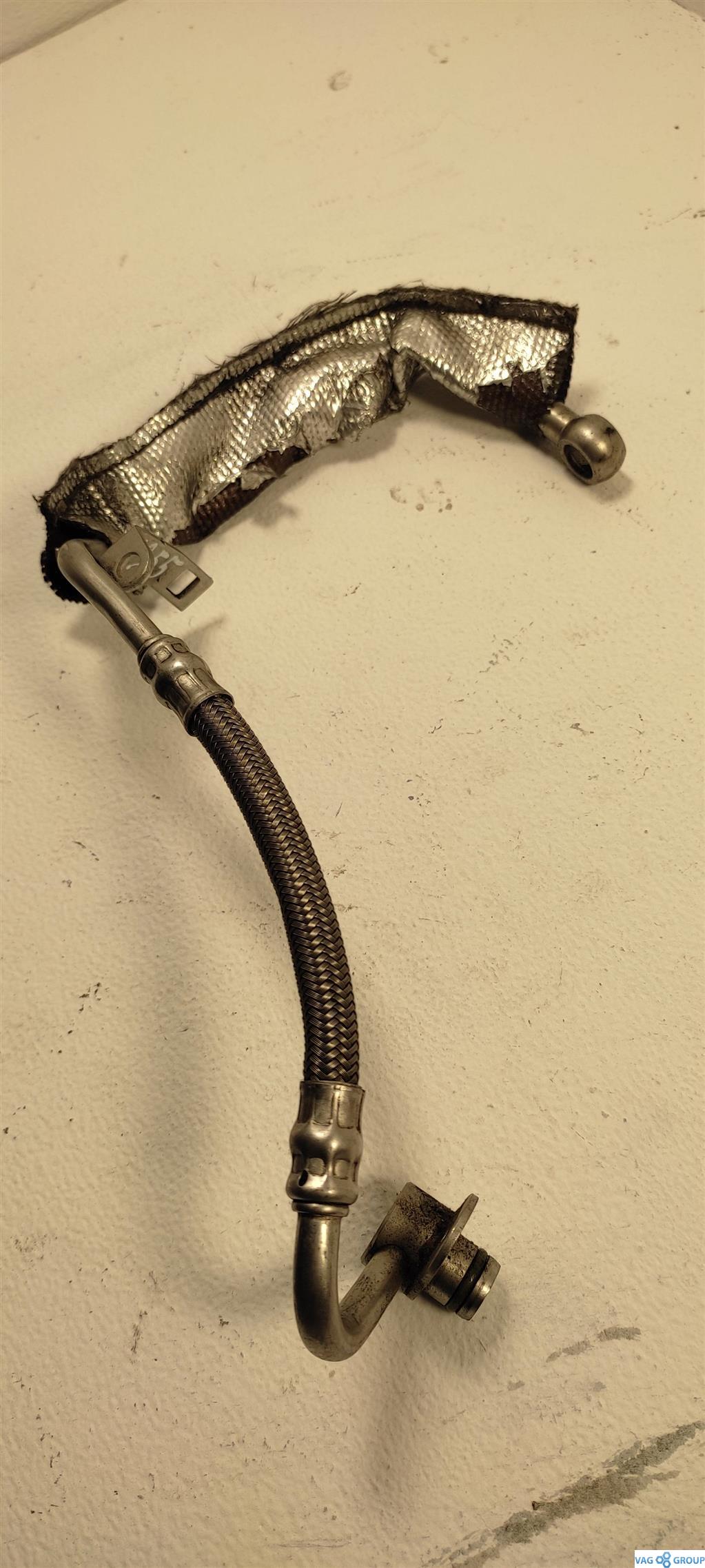 масляная трубка турбины Volkswagen Passat B7 2013, 2.0 л., бензин, седан, 06J145778H, CAW, CCT, CBF, CCZ, CPS, 06J778H - фото №1