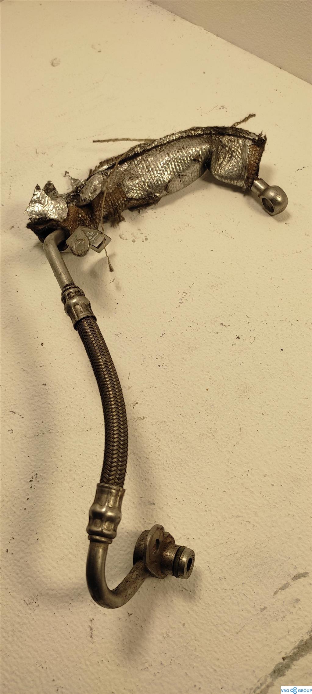 масляная трубка турбины Volkswagen Passat B7 2013, 2.0 л., бензин, седан, 06J145778H, CAW, CCT, CBF, CCZ, CPS, 06J778H - фото №1