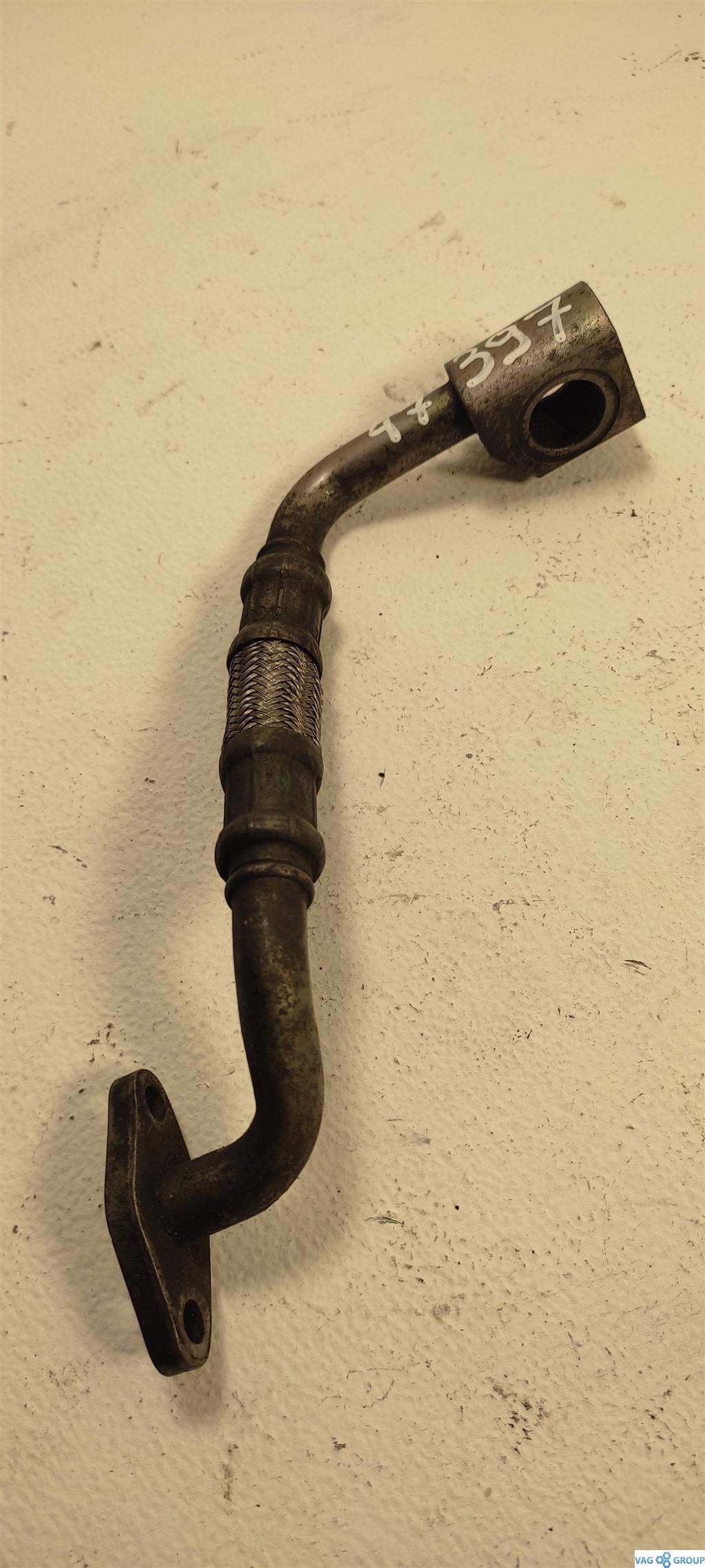 масляная трубка турбины Audi A6 4B/C5 1999, 1.9 л., TDi, дизель, седан, AVB, AFN, 028145736T, AHU, AHH, AJM, AVG, ATJ, 1Z, AFF, . - фото №1