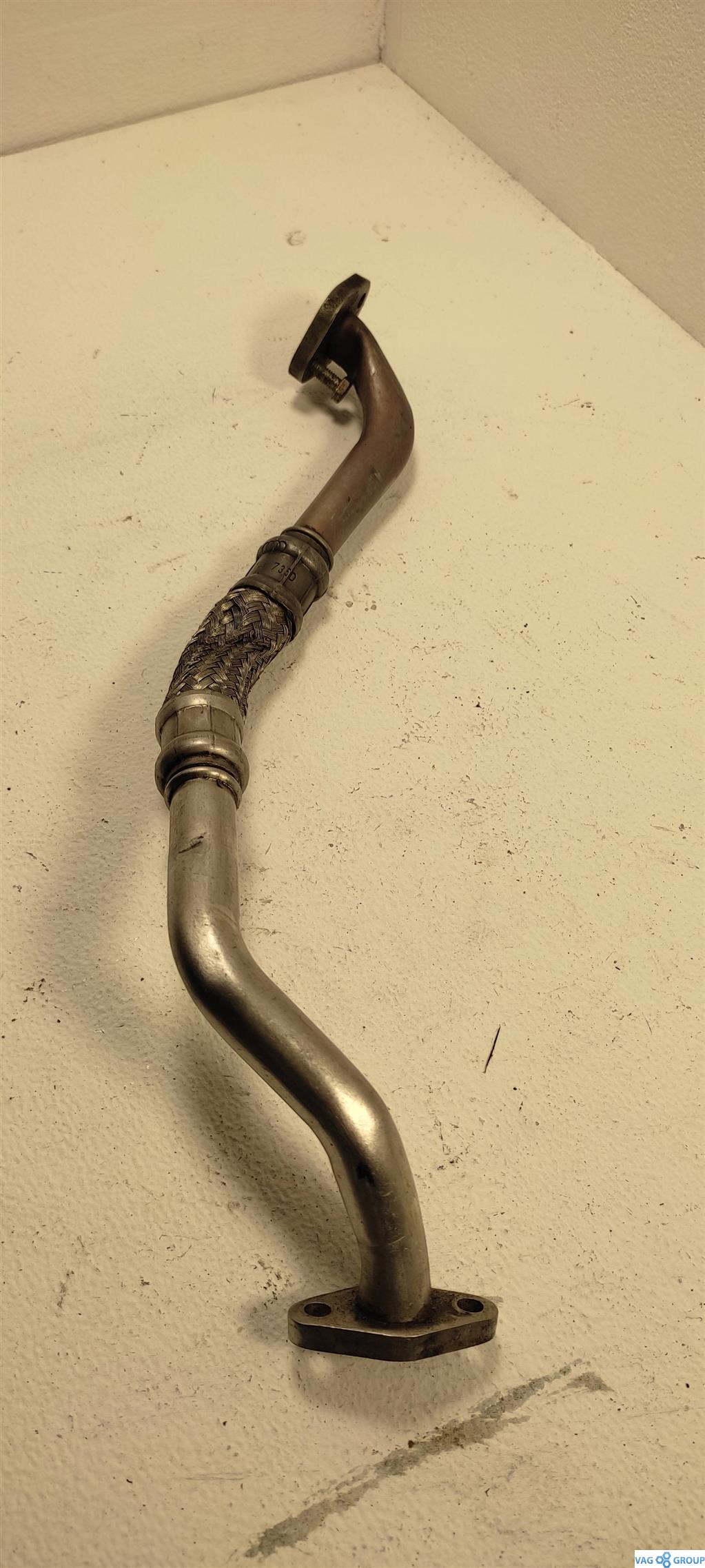 масляная трубка турбины Audi A6 4B/C5 2000, 1.8 л., бензин, седан, AWT, ANB, APU, AEB, 058145735D, AJL, ARK, 058145735E - фото №1