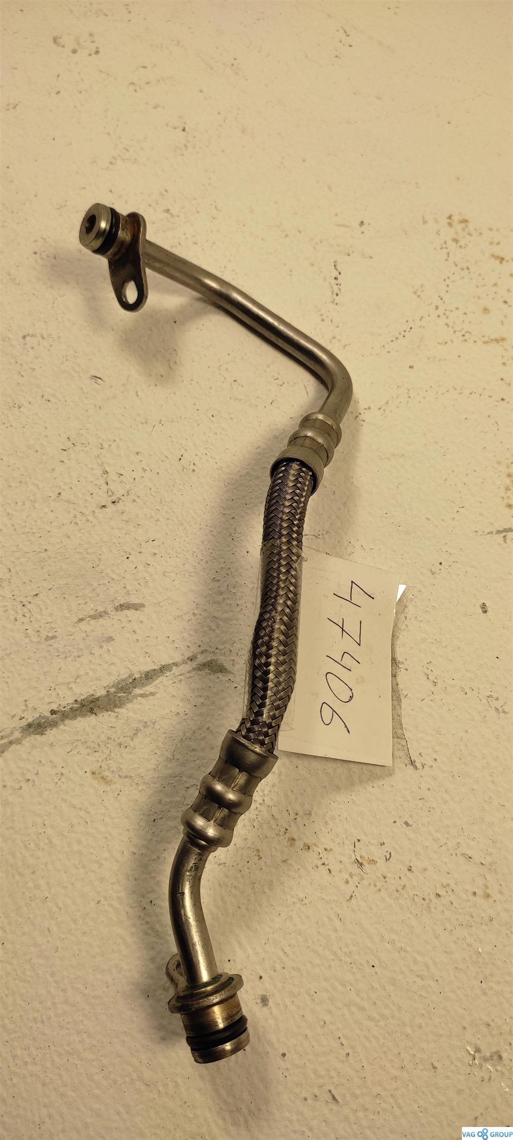 масляная трубка турбины Volkswagen Passat B7 2013, 1.8 л., бензин, седан, CPR, CPK, 06K145778AB, DDS, CPL, CPP, . - фото №1