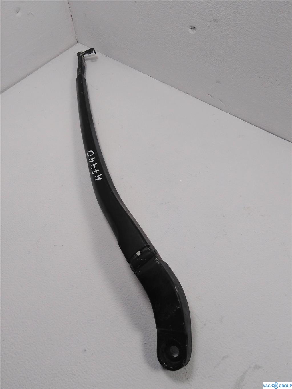 щеткодержатель (поводок стеклоочистителя, дворник) Volkswagen Touareg 1 поколение 2006, 3.6 л., бензин, внедорожник 5 дв., 7L5955407A, 7L5955407, 7L5955407B, . - фото №1