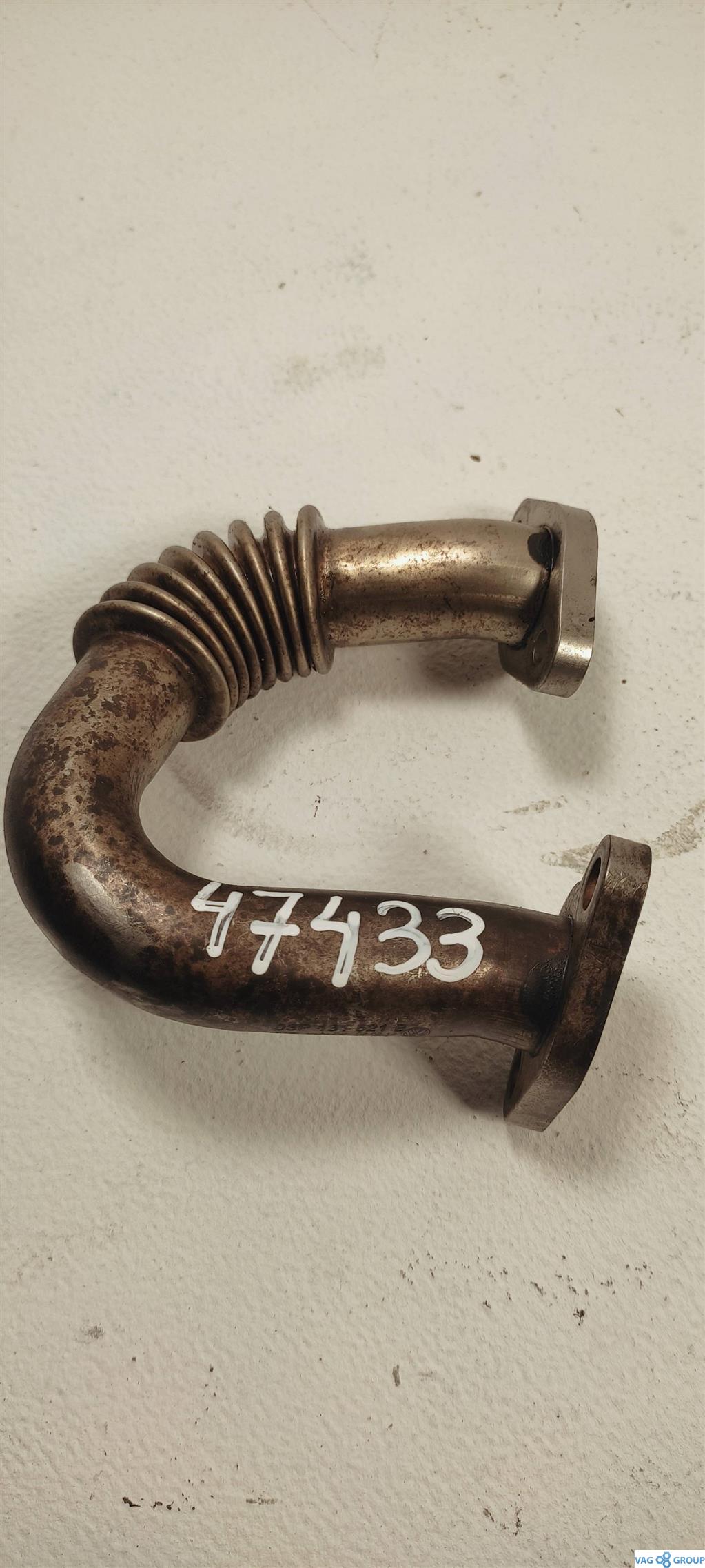 трубка системы рециркуляции EGR Volkswagen Passat B7 2013, 2.0 л., TDi, дизель, седан, CAY, CFH, 03P131521E, 03P131521B, CFF, CFG, CLL, CFW, CLN, CLJ, CFJ, CLC, CPY - фото №1