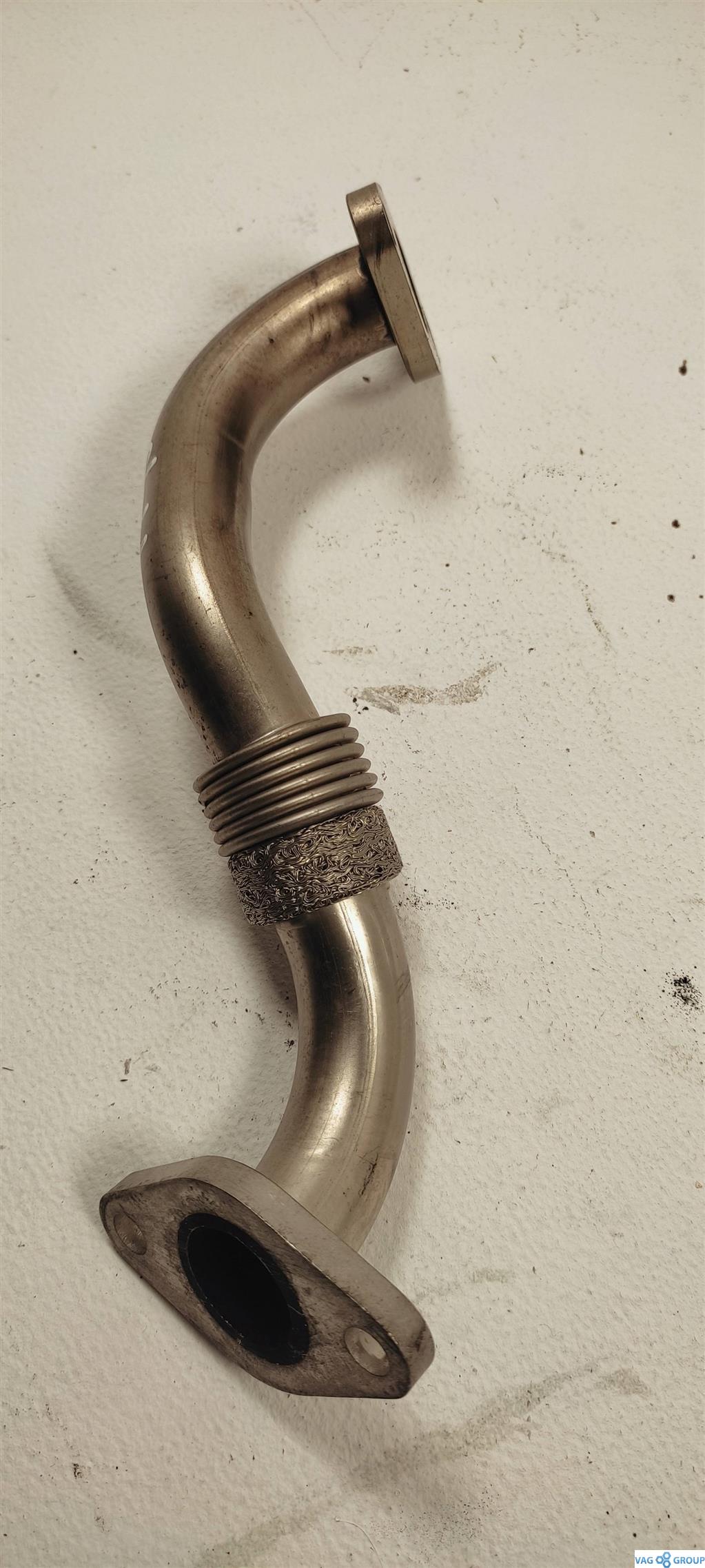 трубка системы рециркуляции EGR Volkswagen Golf 5 поколение 2003, 1.9 л., TDi, дизель, хетчбэк 5 дв., AHF, AUY, ALH, ATD, 038131521J, AJM, ASZ, ASV, 1Y, AVM, BGG, . - фото №1