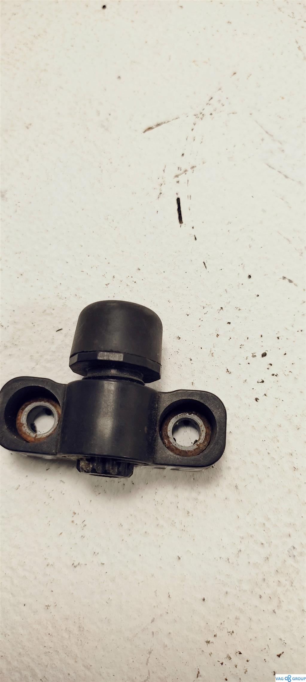 кронштейн (крепление) Audi A6 4F/C6 2006, 2.0 л., TDi, дизель, универсал, 8P4827239, 8P4827239A, 8P4827239B, . - фото №1