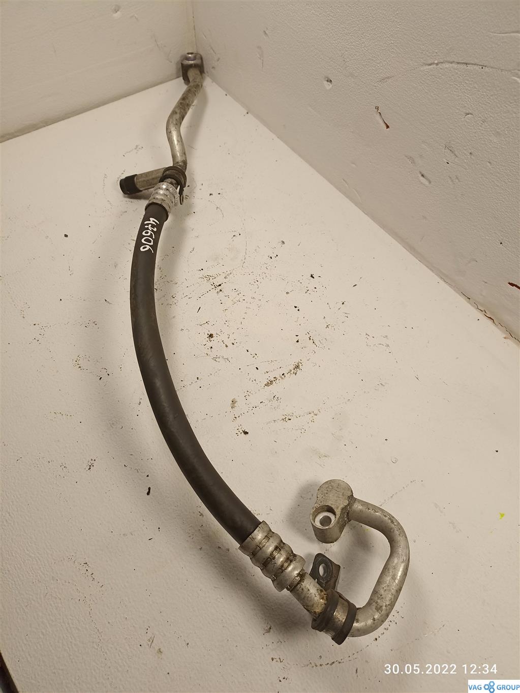 трубка кондиционера Volkswagen Polo 4 поколение 2003, 1.9 л., дизель, хетчбэк 5 дв., ATD, 6Q0820721H, AXR, BLT, ASZ, BMT, BJX, BBU, 6Q0820721AL, 6Q0820721AM - фото №1