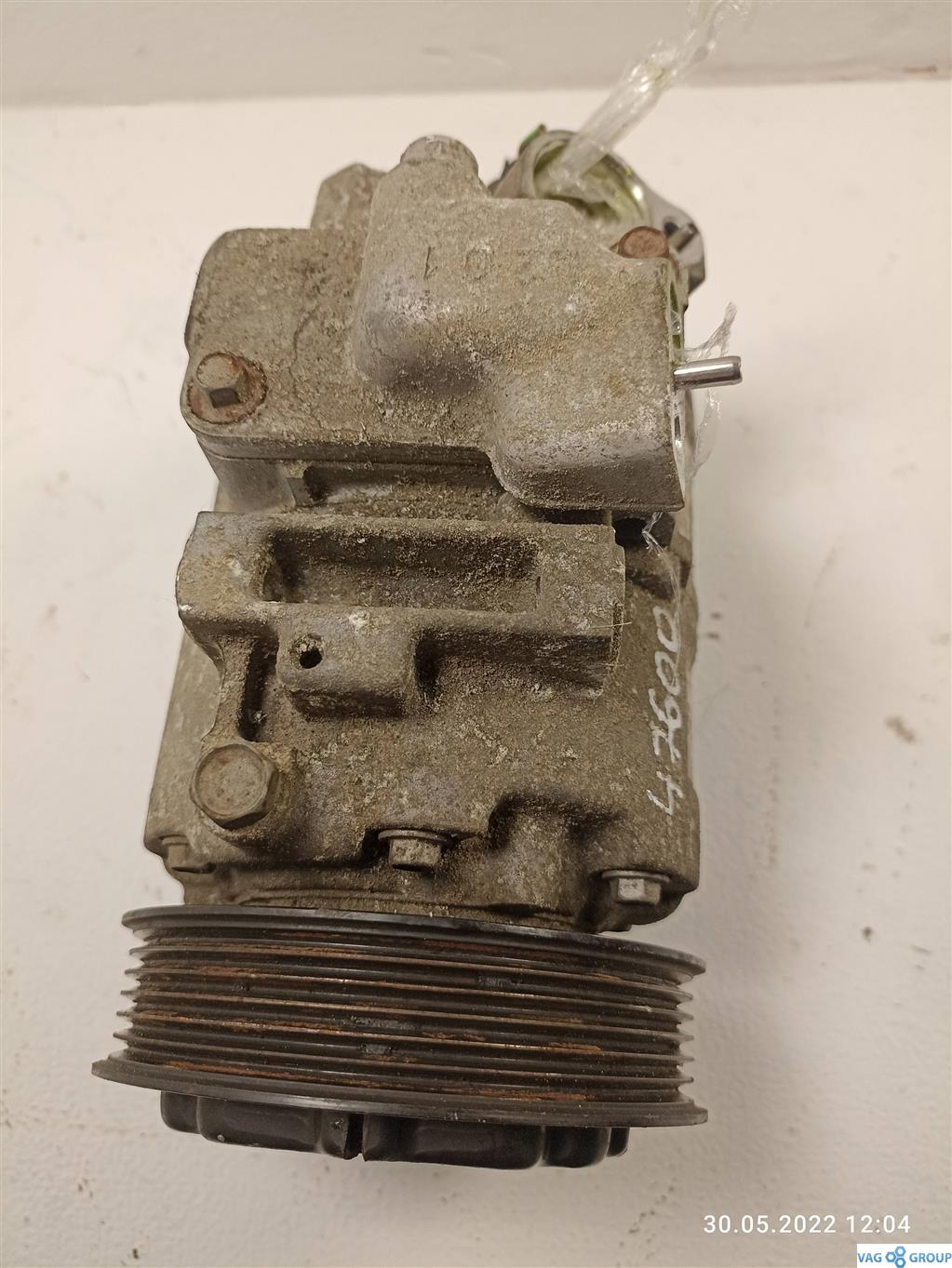 компрессор кондиционера Volkswagen Golf 5 поколение 2003, 1.6 л., бензин, хетчбэк 5 дв., 6Q0820803D, 6Q0820803DX, . - фото №1