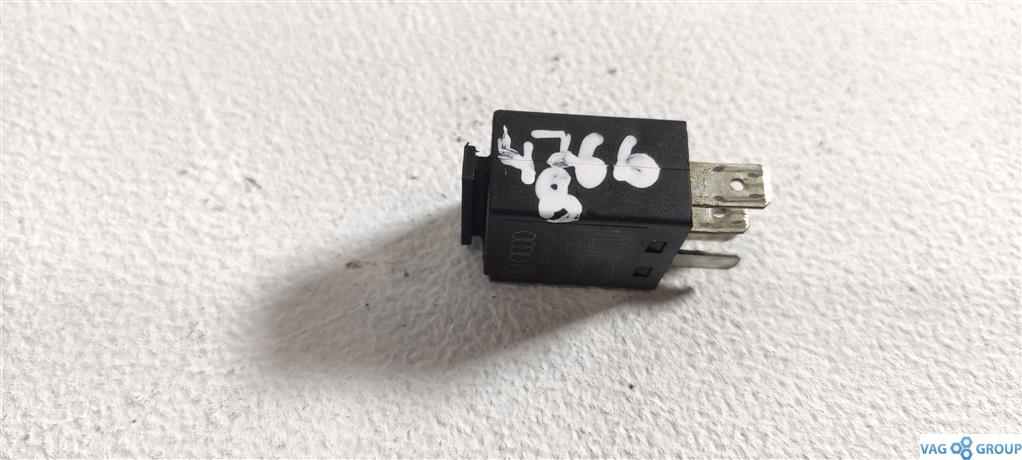 реле (прочие) Audi A4 B7 2006, 2.0 л., TFSI, бензин, седан, 8Z0951253, 7M0951253C, 4H0951253C, . - фото №1