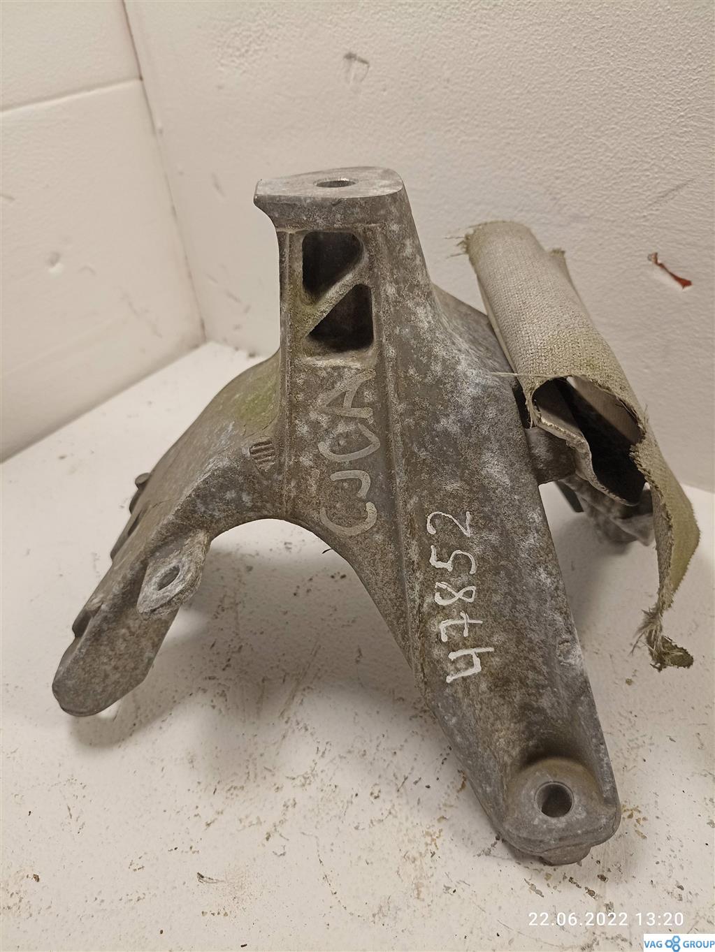 кронштейн двигателя Audi A4 B8/8K 2010, 2.0 л., TDi, дизель, седан, 8K0199308BE, . - фото №1