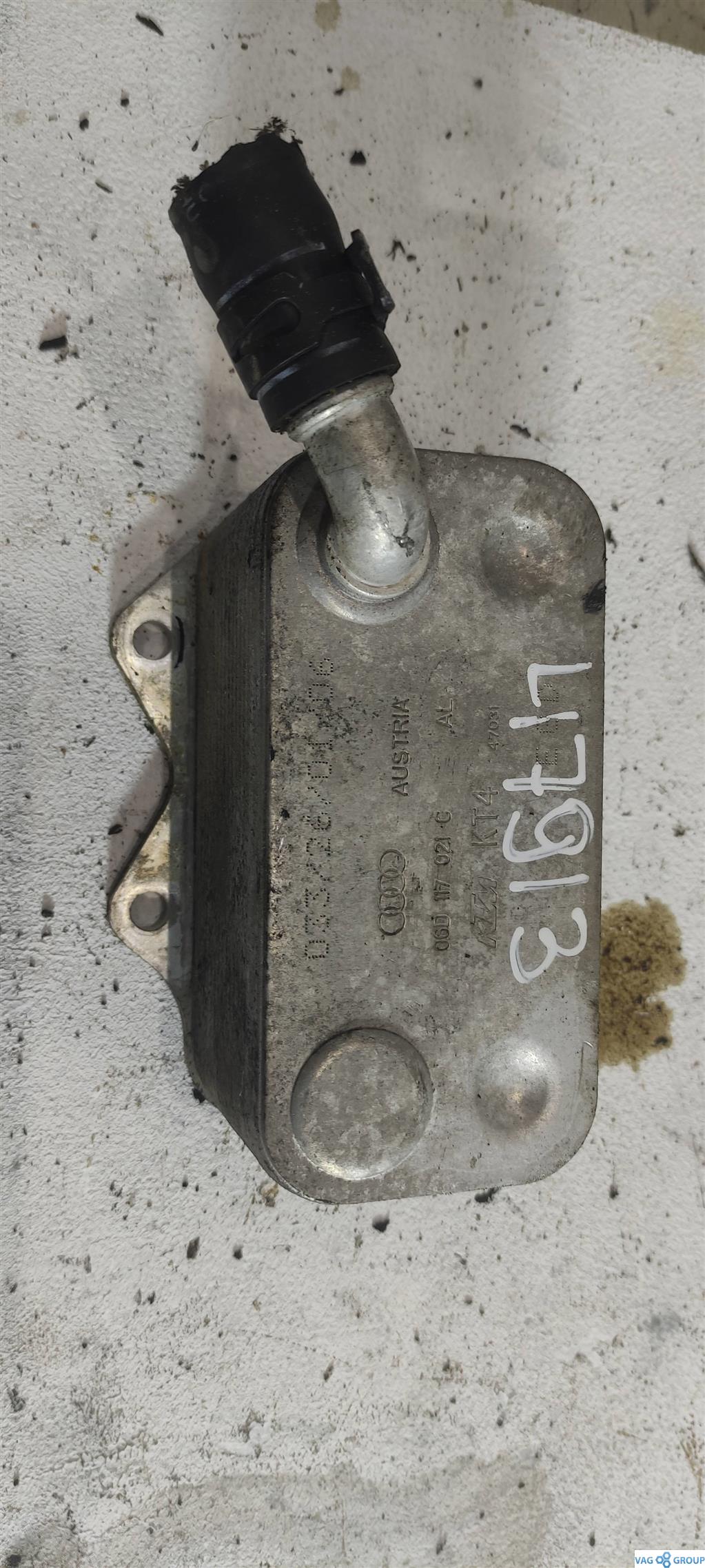 радиатор масляный Audi A4 B7 2006, 2.0 л., FSI, бензин, седан, 06D117021C, BVZ, BLR, BLX, BLY, BPJ, BWE, AXW, AXX, BWA, BMB, CDLH, CAWB, CCZA, BZC, BGB, CDMA, BWA1, CCTA, . - фото №1